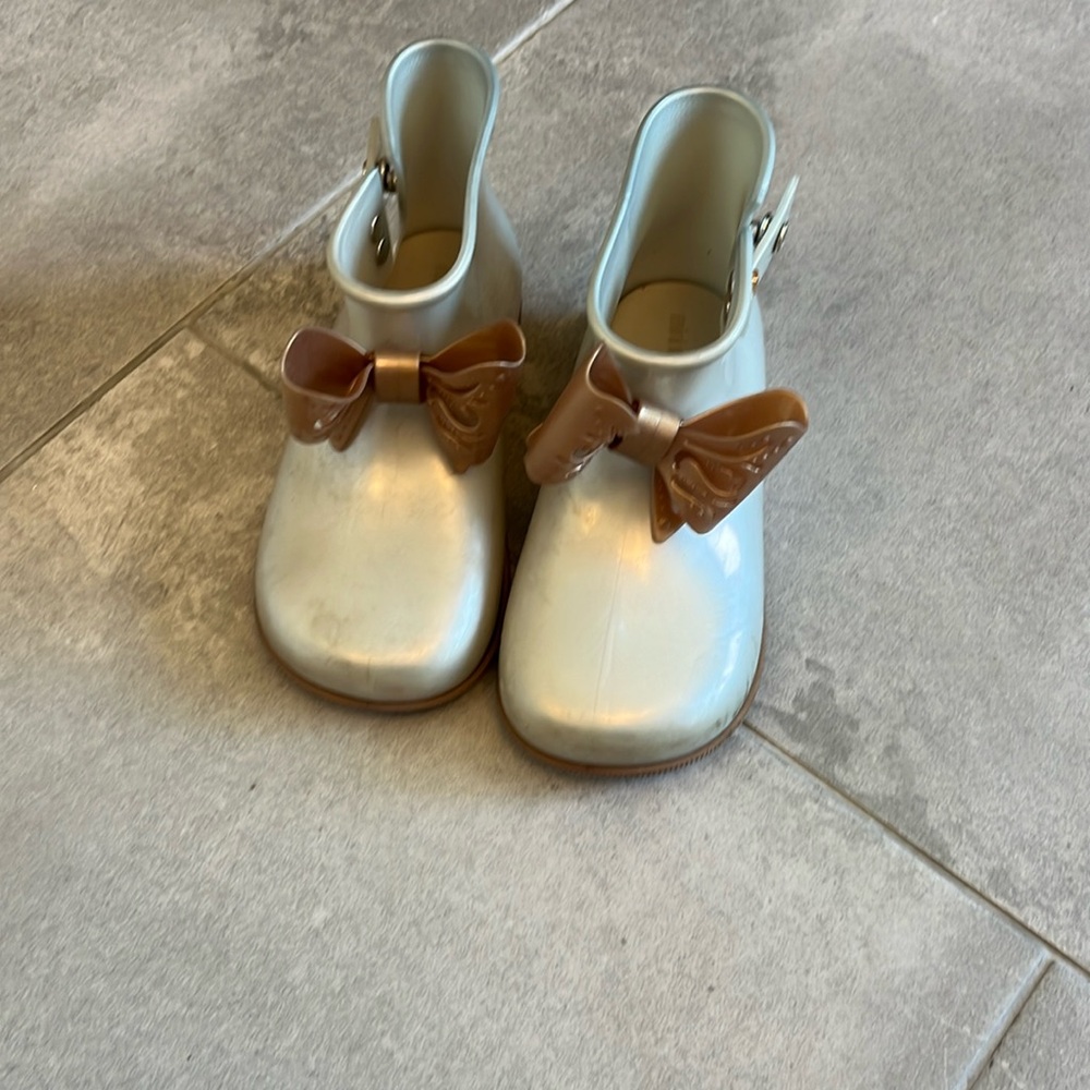 Girls adorable rain boots! Work but lots of life left! Size 12